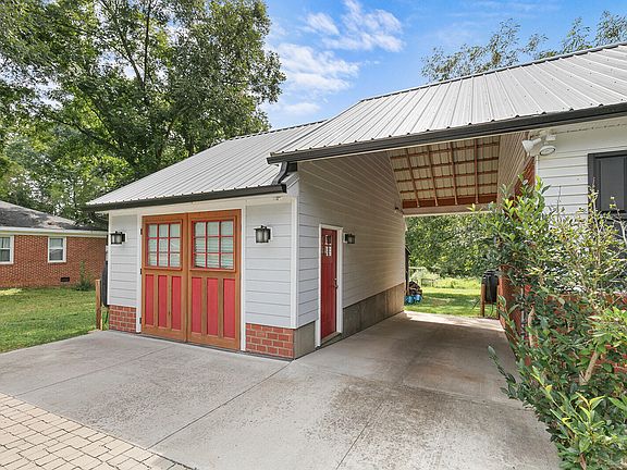 3rd image of 2113 Henslowe Dr