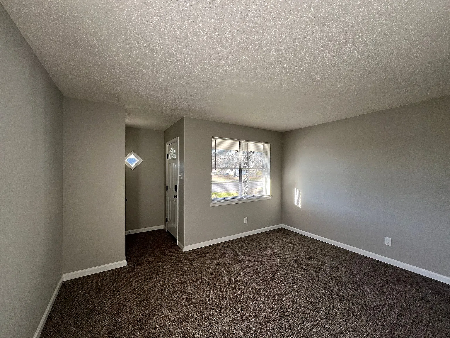 2422 Charjean Cv — Photo 4