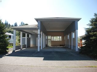 6 Pond Ln, Lakeside, OR 97449