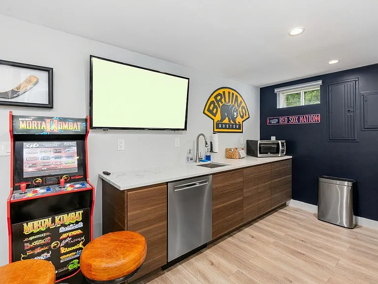 Building's Lounge