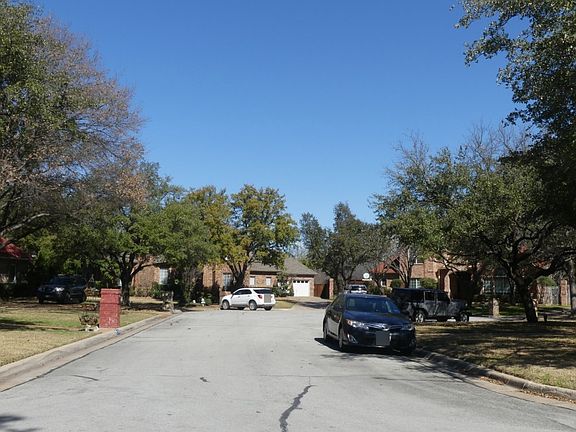 4th image of 2730 Canyon Crest Ct
