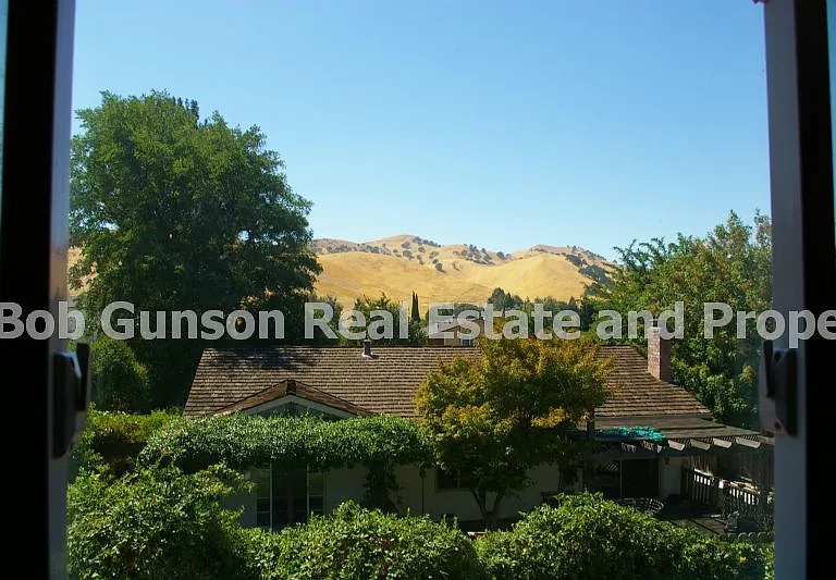 2359 Glendale Cir — Photo 5