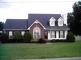404 Covington Bnd, White House, TN 37188