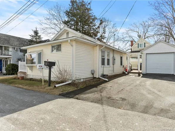 6 Center Street, East Lyme, CT 06357