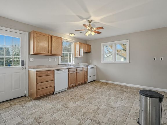 4th image of 302 W Prairie St