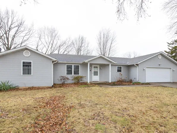 8 Harmon Dr, Lebanon, IL 62254