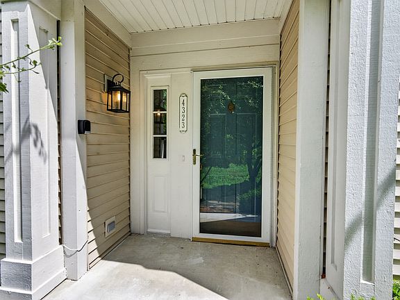 4th image of 4323 Blue Iris Ct Unit 4323