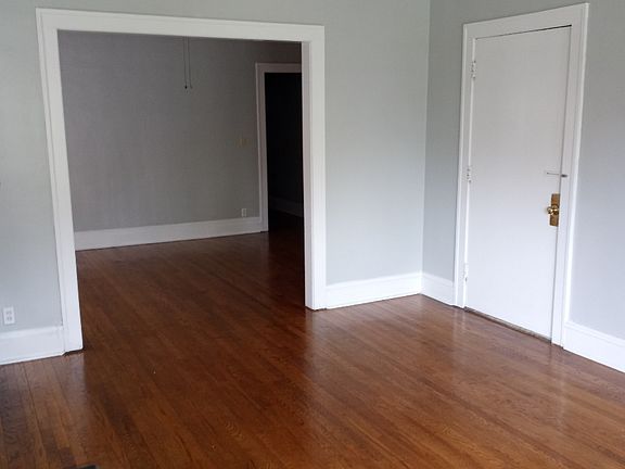 3rd image of 1-2647 Euclid Heights Blvd