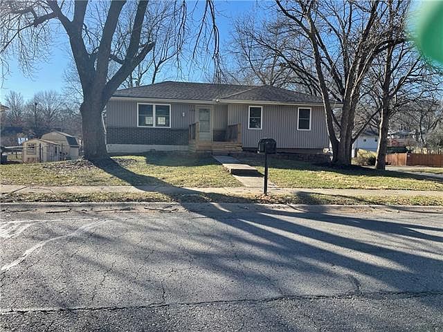 1st image of 100 NE Summit Dr