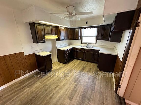 3rd image of 687 E Main St