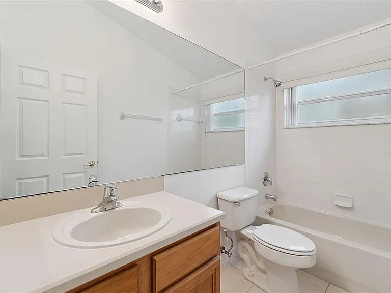 1346 Solana Cir — Photo 14