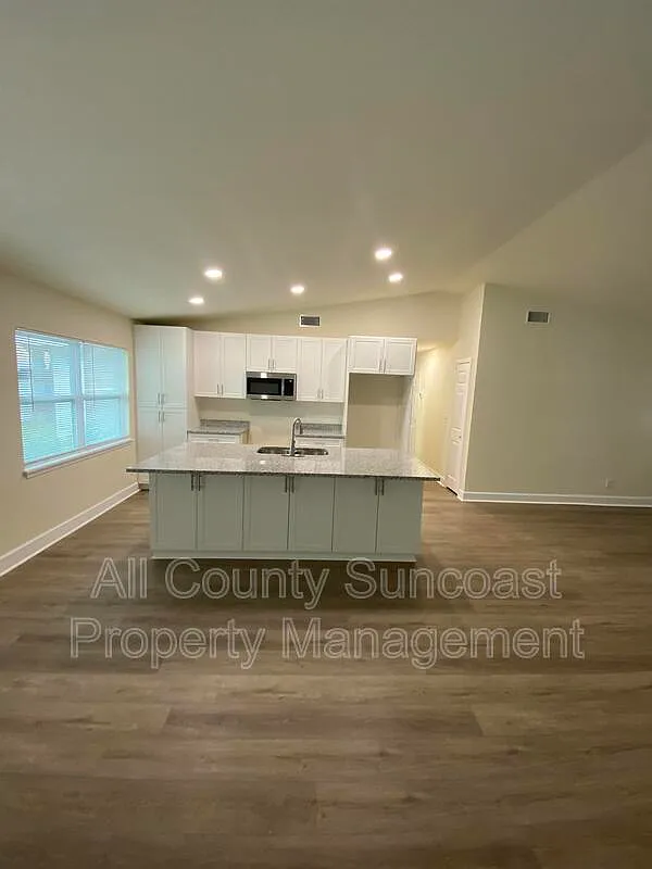 3 bed, 2.0 bath, $2,895 — Photo 2