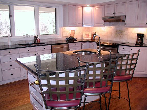 Kitchen - granite/stainless