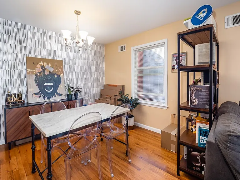 43 Manhattan Ave — Photo 4