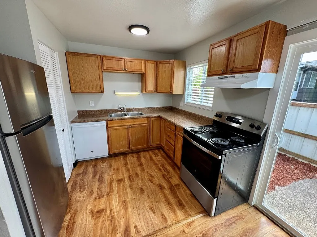 2 bed, 850 sqft, $1,450 — Photo 1
