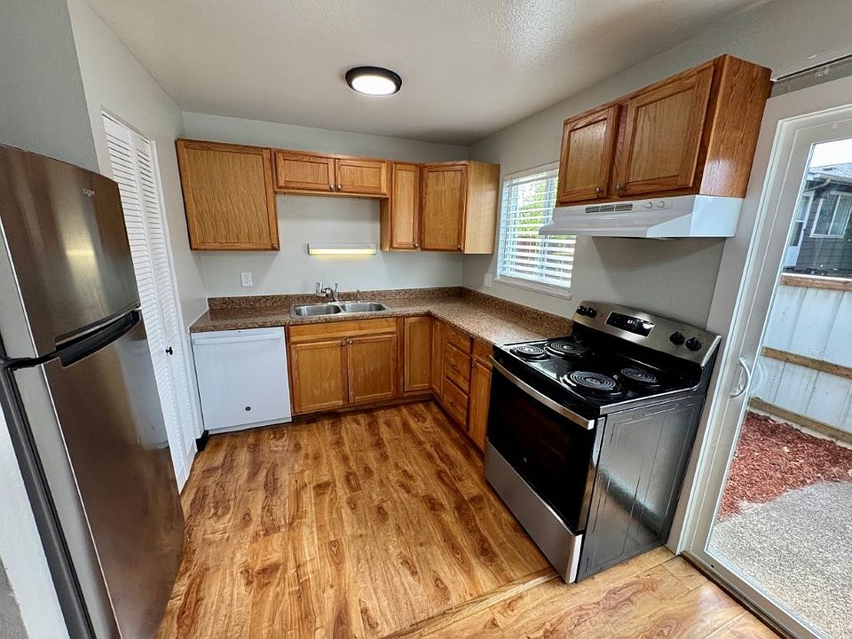 1st image of 1201 Leonard St APT 8
