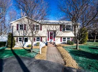 8 Beach Ter, Woburn, MA 01801