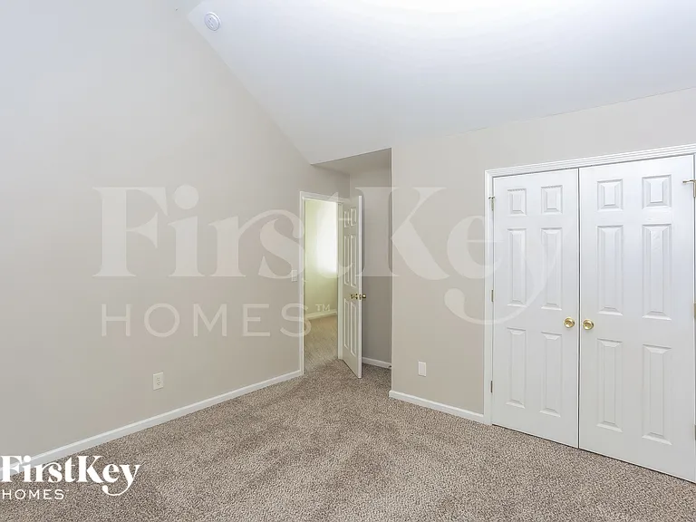 8605 Royal Bluff Dr — Photo 13