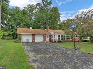 14 Laurel Dr, Hanover, PA 17331