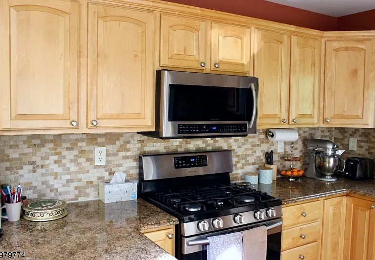 14 Mayflower Dr — Photo 9