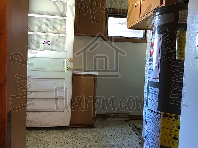 227 Everett St — Photo 7