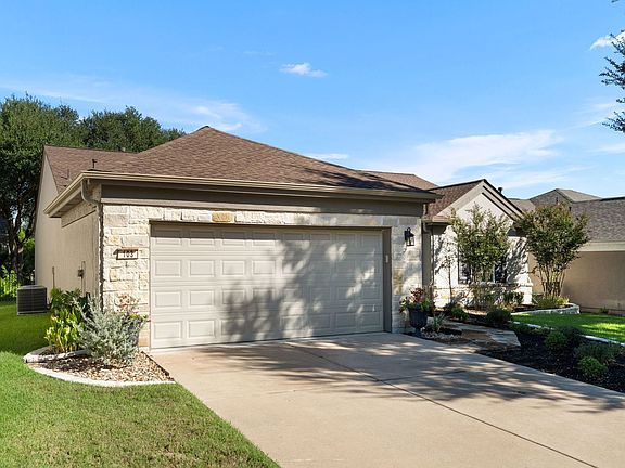 3rd image of 103 Nueces Trl