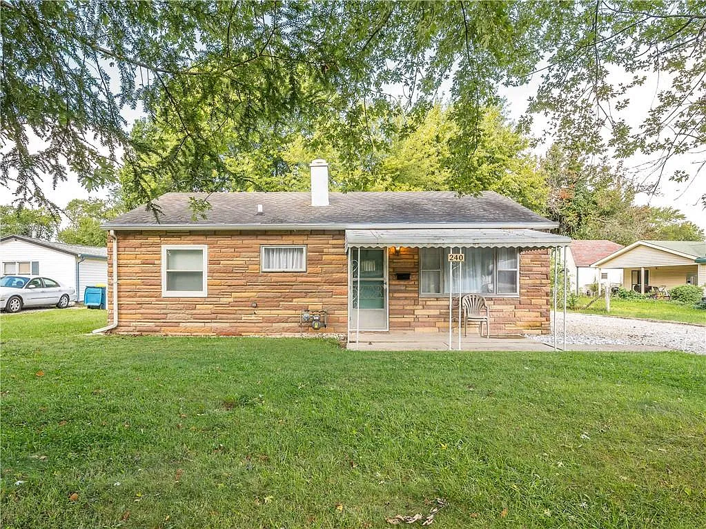 240 Arlington Dr photo 1