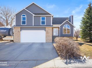 1105 Beaver Dr, Gillette, WY 82718