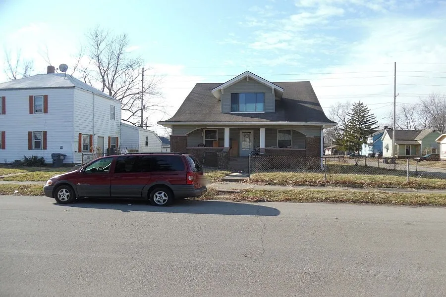 3005 E Lynn St photo 1