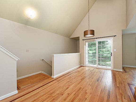2nd image of 142 Cambridge Ct #142