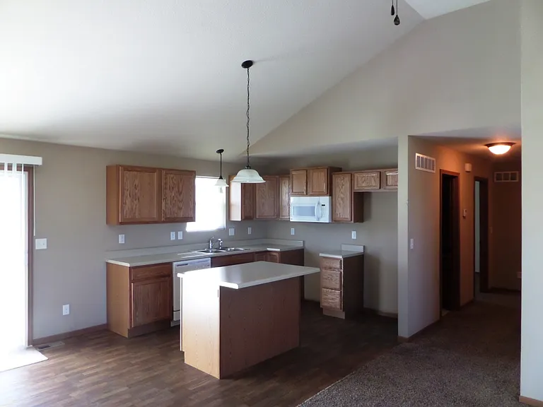 4332 SE Horseshoe Bend Dr — Photo 2