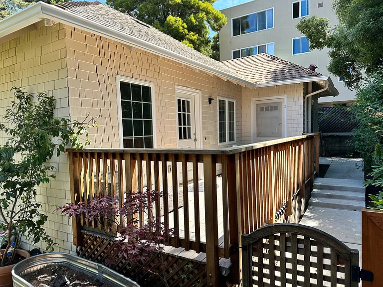 Piedmont Ave — Photo 16
