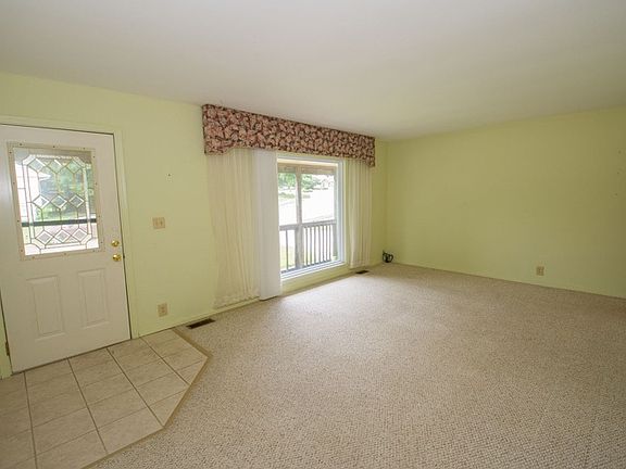 3rd image of 1303 Viking Dr