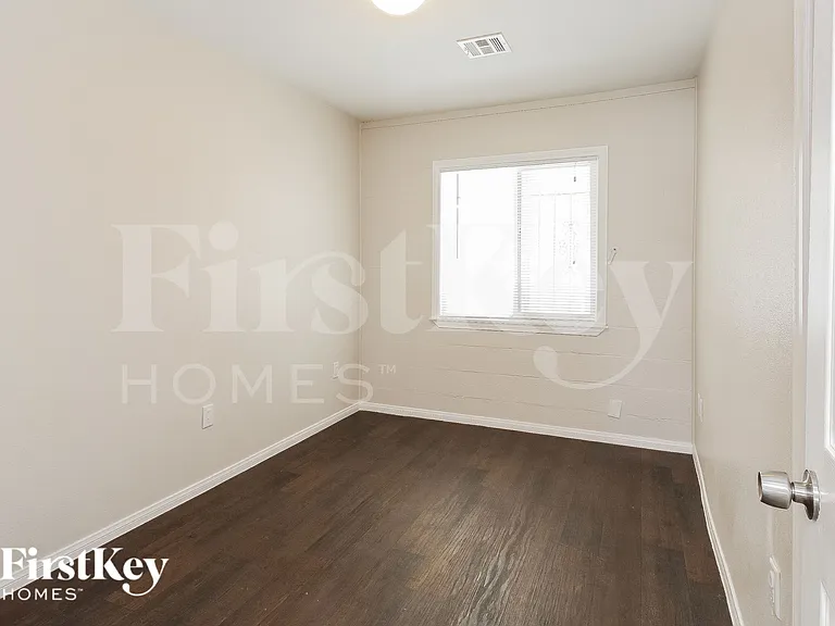 2128 Carver Ave — Photo 15