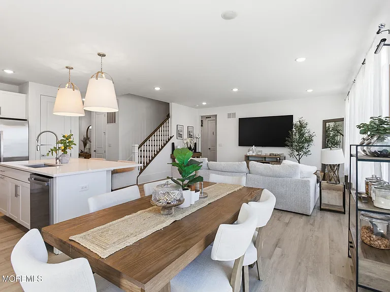 10 Carlisle Ct — Photo 4