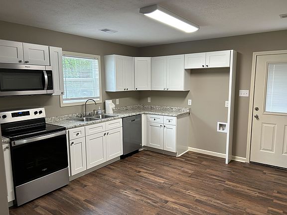 2nd image of 815 Sunnybrae Ave