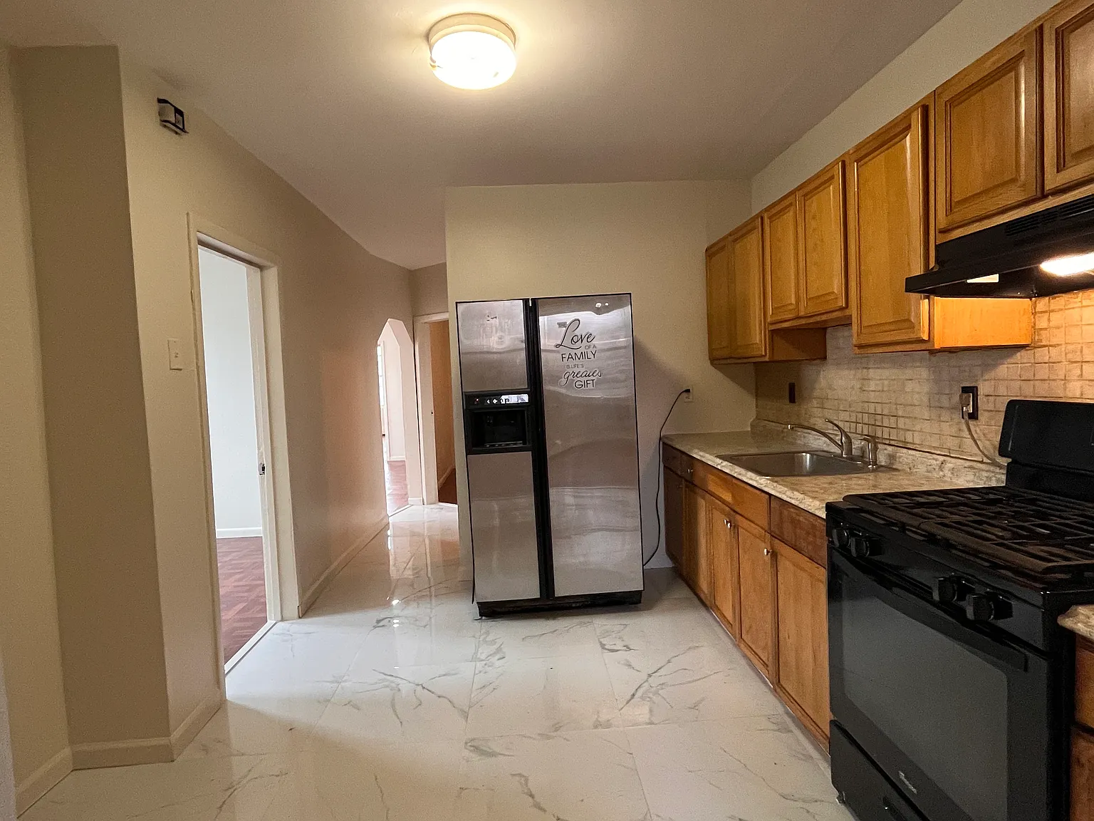 5 bed, 1400 sqft, $3,500 — Photo 2