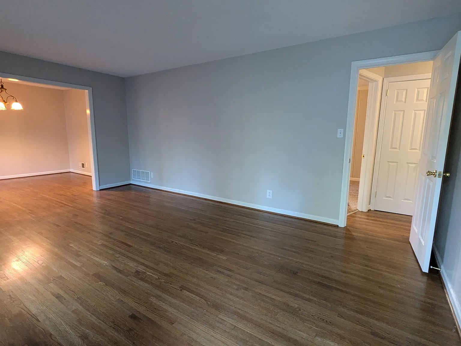 994 Oak Grove Rd — Photo 2