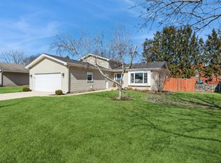 3706 W Cornell Ct, McHenry, IL 60050