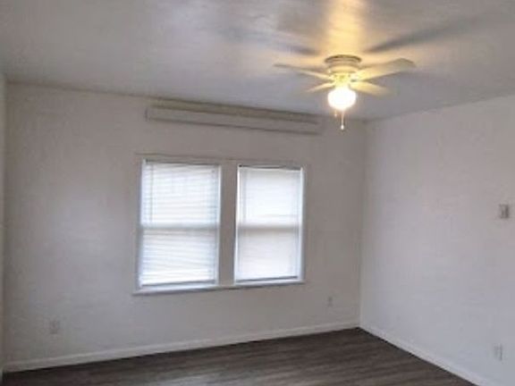 4th image of 135 SE 45th St #B