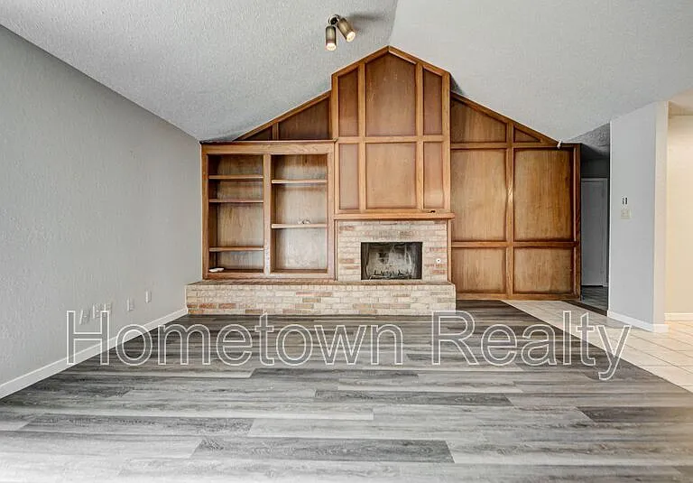 1713 Hillcrest Dr — Photo 7