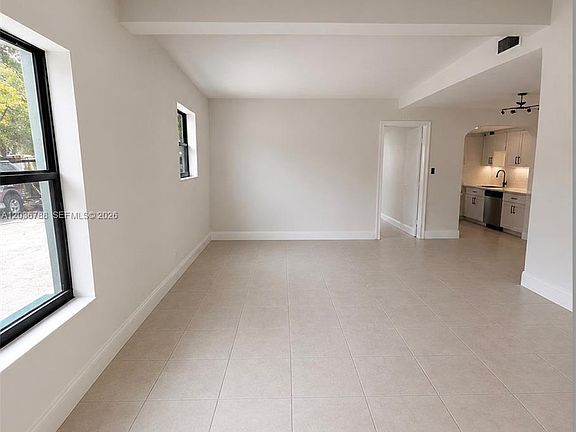 5th image of 16500 NE 5th Ave