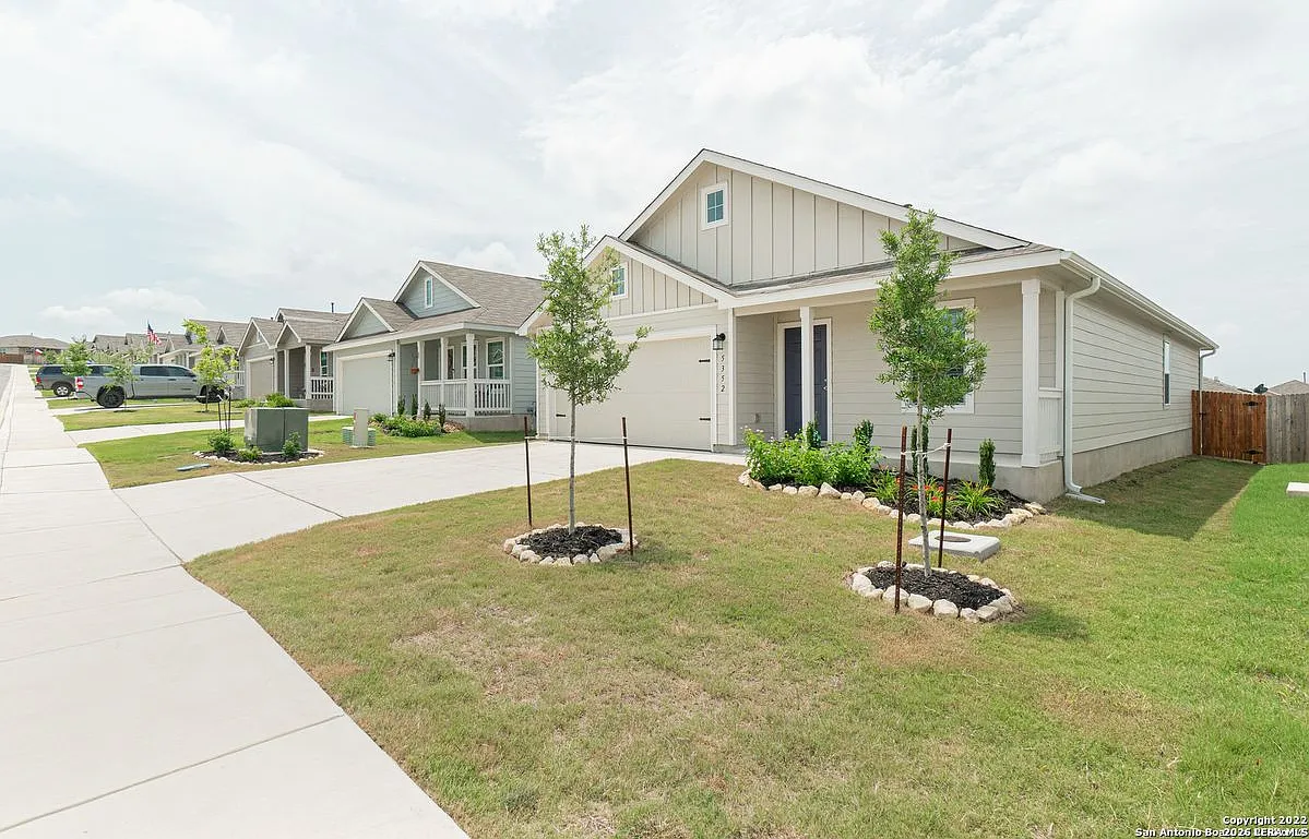 3 bed, 2.0 bath, 1464 sqft, $2,000 — Photo 2