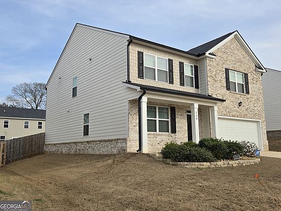 3rd image of 220 Montgomery Dr