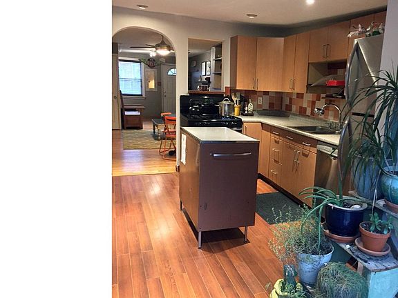 4th image of 1354 E Columbia Ave