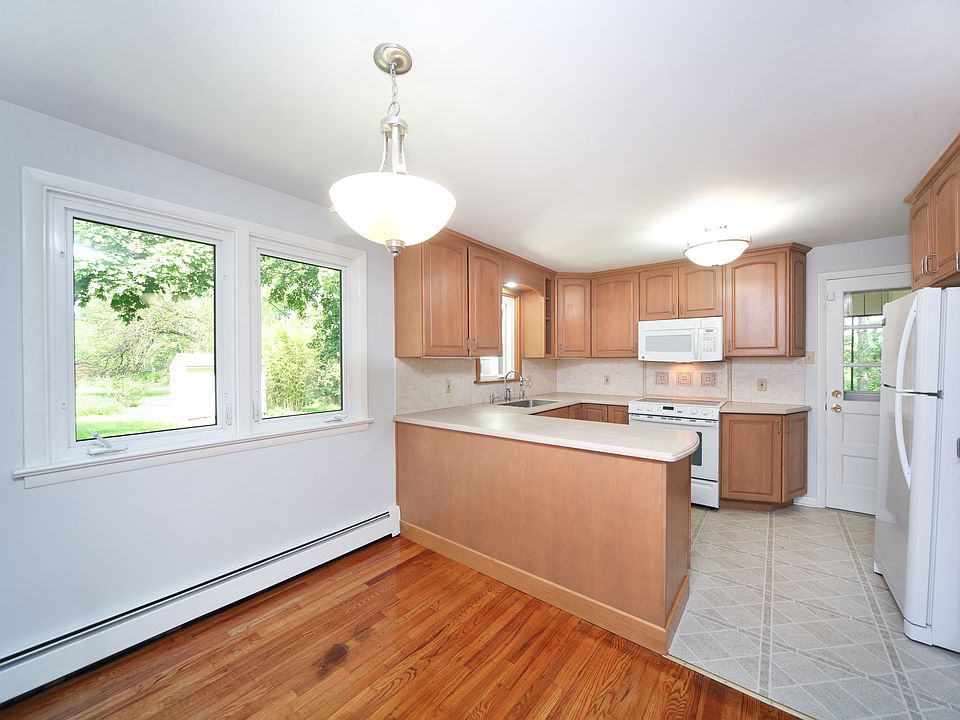 2nd image of 322 Green St