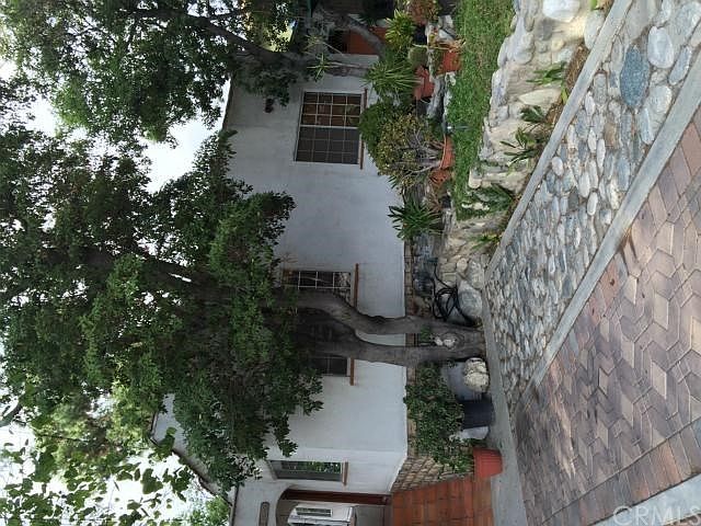 1st image of 425 E Cypress St