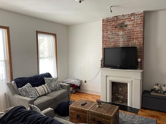 5th image of 235 W Utica St