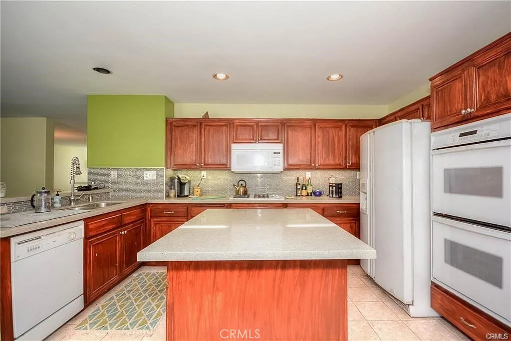 3 bed, 2.5 bath, 2668 sqft, $3,300 — Photo 3