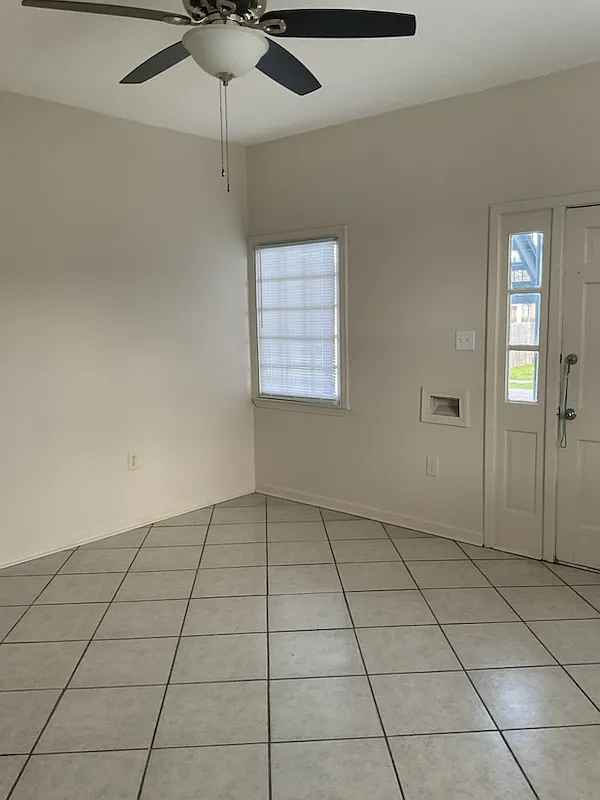 3 bed, 700 sqft, $1,800 — Photo 2